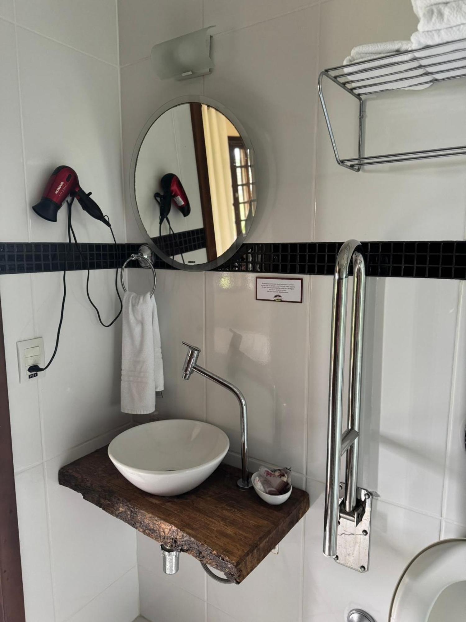 Na Fazenda C/ Piscina Termica Palmeira (Parana)